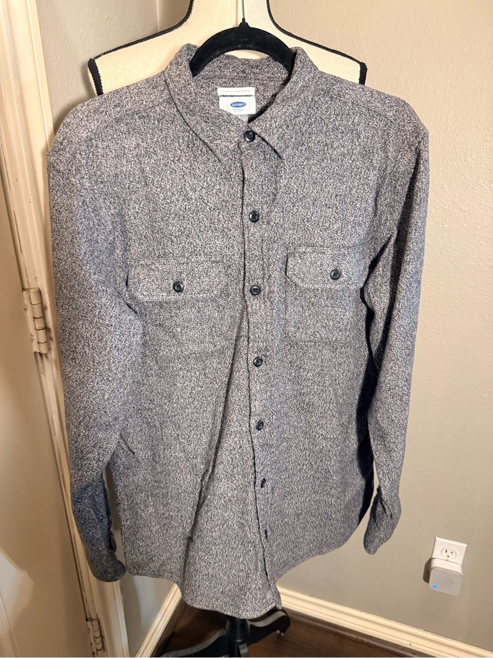 Old Navy Men's Heathered Light Gray Button-Up Shirt